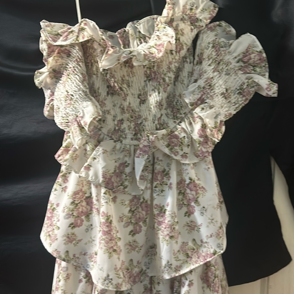 Annabelle by Mable 4 tiered ruffled side sleeve VEUC dress